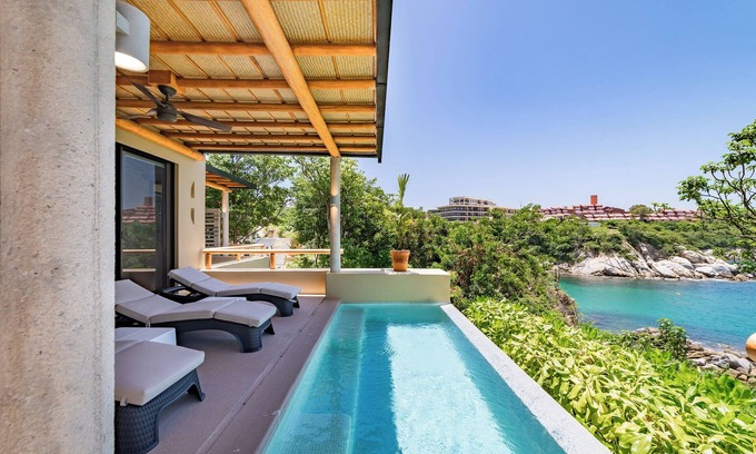 Santa Maria Huatulco Copropriété | Oceanfront Residence with Private Plunge Pool & Beach Access