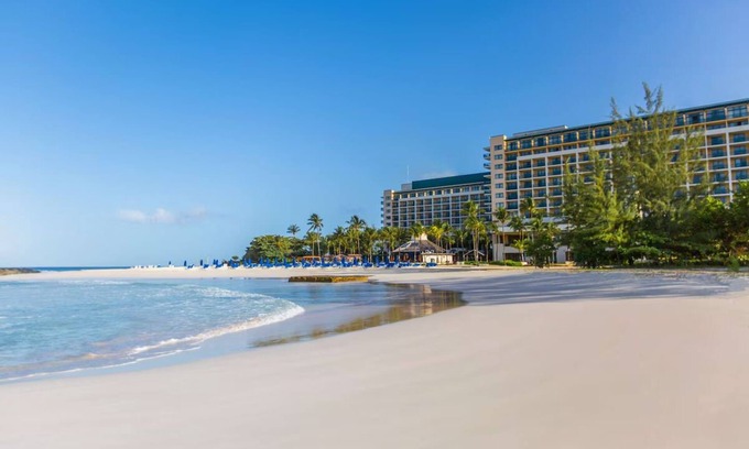 Garrison Historic Area Hôtel | Oceanfront Retreat: 4 Suites w/ Stunning Bay Views & Spa Access - Two Pools