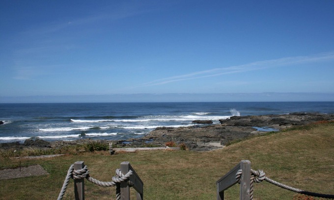 Yachats Maison | Oceanfront Splendor at Yachats Sunset, Front Row to Ocean and Tidepools
