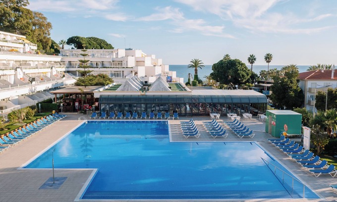 Areias de Sao Joao Hôtel | Oceanfront Stay in Praia da Oura! Terrace Rooms w/Garden Views | 3 Units