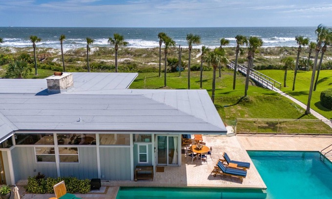 Atlantic Beach Appartement | Oceanfront unit in the mid-century modern 1.7 acre Atlantic Beach Estate