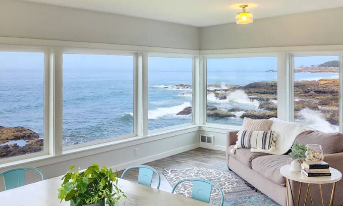 Yachats Maison | Oceanfront Upper Level Duplex in the heart of Yachats