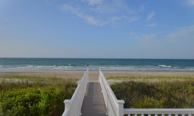 Emerald Isle Maison | Oceanfront vacation property - West