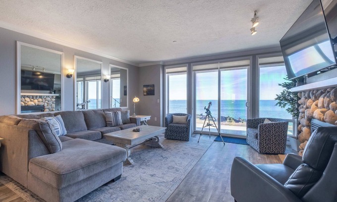 Depoe Bay Copropriété | Oceanfront, Whale Watching, Pool | Thundering Sea