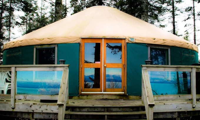 Black Creek Cottage | Oceanfront Yurt l'île de Vancouver