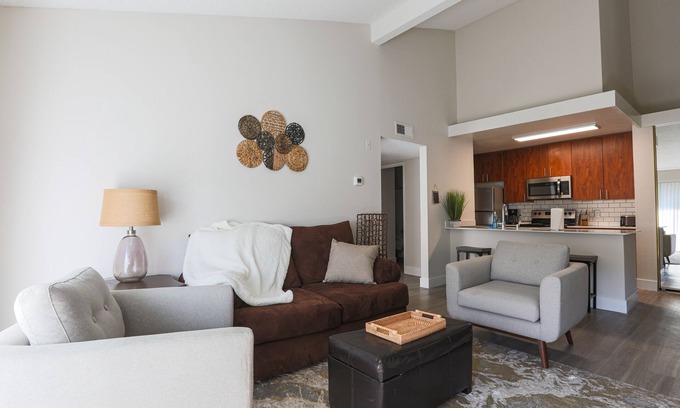Ivey Ranch - Rancho Del Oro Appartement | Oceanside Beach style Two bedroom huge Pool & hot tubs King bed No cleaning fee