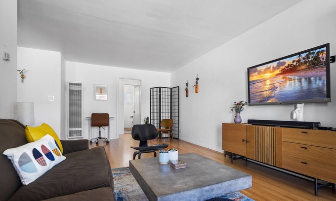 Alamitos Beach Appartement | Oceanside Hermosa, 1 Minute Walk to the Beach, Parking, Kitchen, AC, Fit 4 Guest