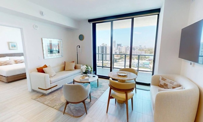 North Beach Copropriété | Oceanview 2BR/2BA in Miami Beach + Beach Club 1408RP