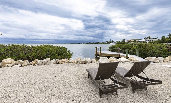 Breezeswept Beach Estates Maison | Bayview Cottage - Put Your Toes In The Sand & Live Your Island Life, Beautiful Open Water Views!