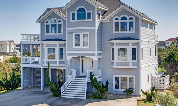 Ocean Isle Estates Maison | Vue sur la mer, Avon w / Cmty Boardwalk, ascenseur, piscine, bain à remous, salle de jeux, chien-friendly