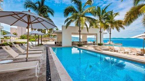 Las Glorias Maison | Oceanview Escape with Gym and Hot-tub