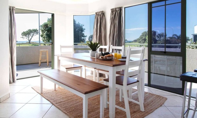 Papamoa Beach Maison | Oceanview on Malibu Papamoa