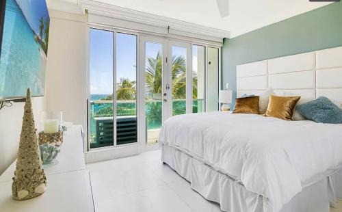Puerta de Tierra Appartement | Oceanview Sub Penthouse, Walk to Beach & Pool