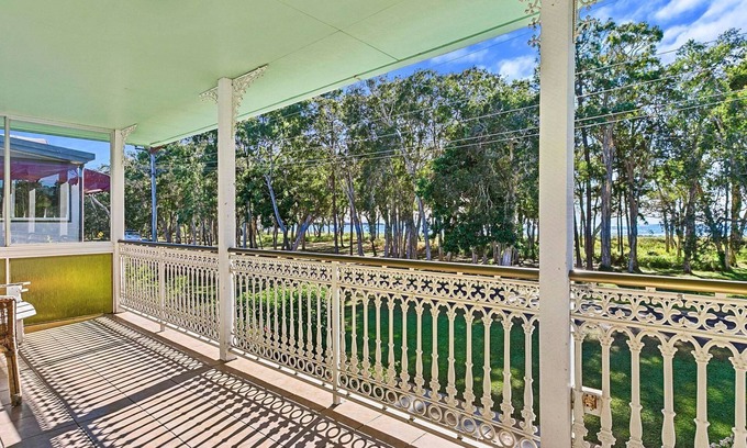 Traviston Maison | OceanViews on Burrum Whole