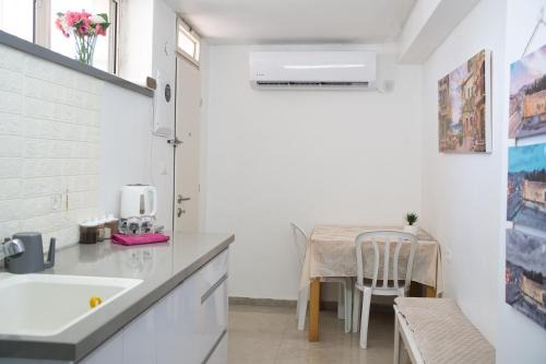 West Bank Appartement | oded Inviting housing