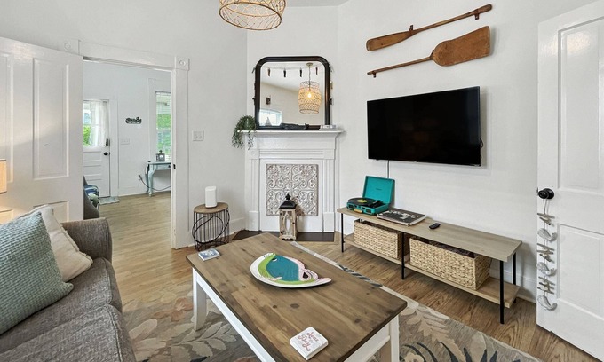 Brunswick Maison | Odie's Oasis on Union - Renovated Historic Downtown Home by Brunswick Marina