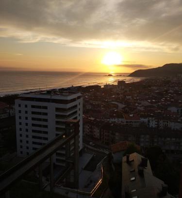 Zarautz Appartement | OFERTA ESPECIAL ÚLTIMA HORA - SARAKATUA15 - vistas espectaculares - familias y parejas - 2 dormitorios independientes - amplio salón cocina comedor - tarjeta parking OTA GRATIS - Julio y agosto estancia mínima 7 noches de domingo a domingo -