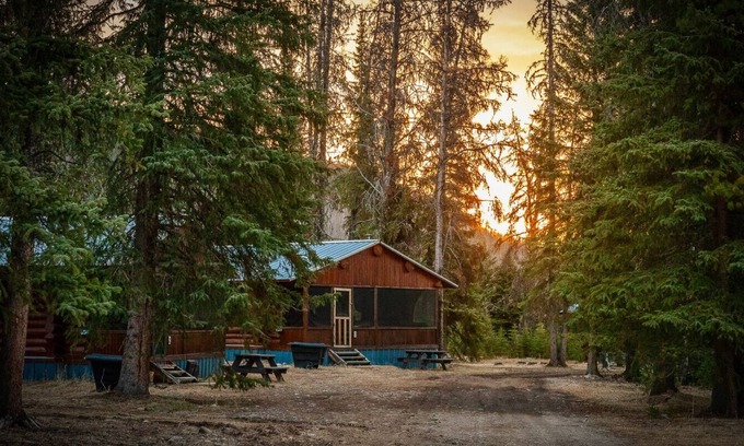 Rock Lake Cabine | Off-Grid Wilderness Cabin 1 with Mountain Views, Sauna, Canoes & Fishing