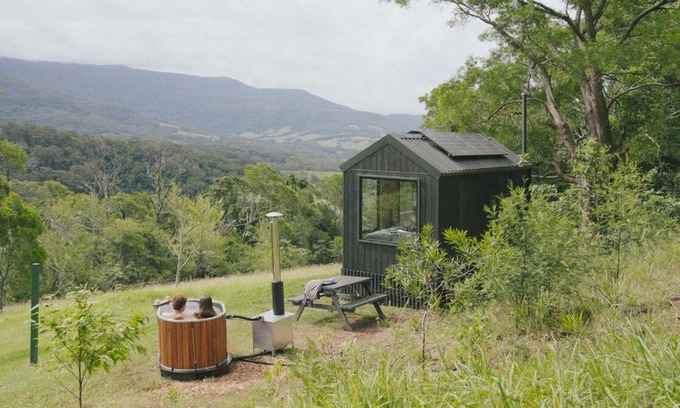 Jamberoo Maison | Off-Grid Cabin Surrounded by Nature - Hot Tub - Banjo