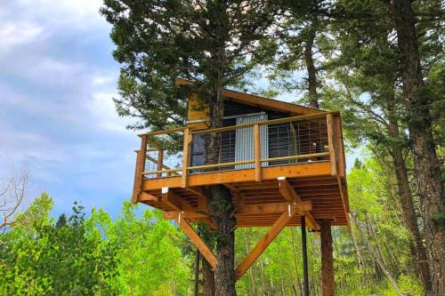 San Luis Maison | Off-Grid yet Modern Tree House in the Sangre de Cristo Mountains, Colorado