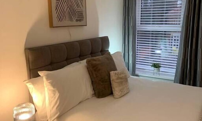 Morriston Appartement | Off Road Parking for 3, 3 Bathrooms + Garden