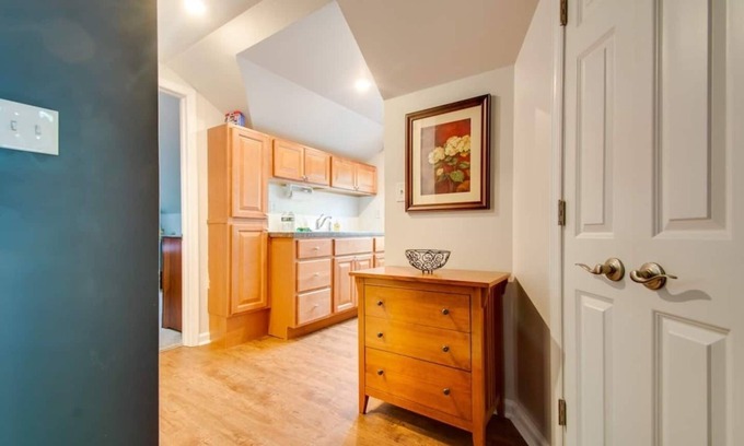 Wayne Appartement | * Off The Beaten Path * - Choose This Private Gem