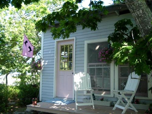Mac Mahan Maison | Off-The-Grid Cottage Rental with Beautiful Views on Crow Island, Maine
