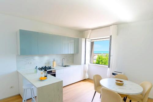 Casabianca di Fermo Appartement | OFFER AGOSTO - Sulla Spiaggia Parking - AC & WiFi