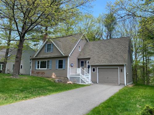 Ogunquit Maison | Ogunquit Beach Town Rental - Walk to town with your family and Fur baby