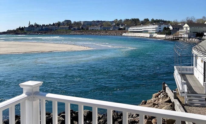 Ogunquit Copropriété | Ogunquit ocean front 1BR/1BA with deck, short walk to beach + center of town