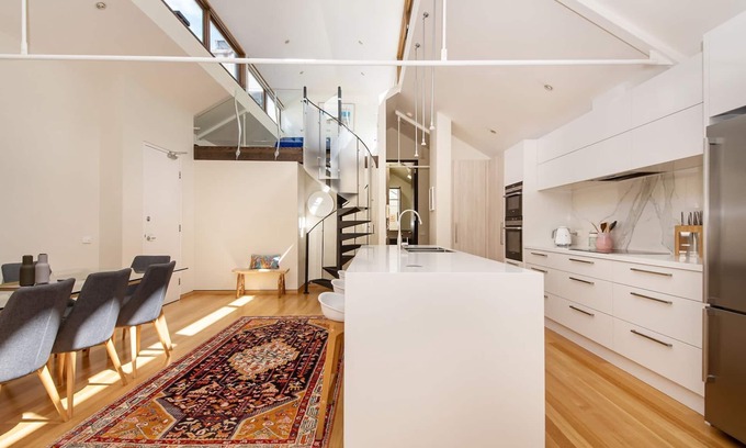 Collingwood Appartement | Oh So Collingwood - Discreetly secluded within an iconic c1880's building.