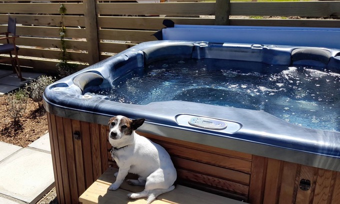 Fernside Maison | Oh so peaceful! Stunning rural view, hot spa pool,small dogs welcome.