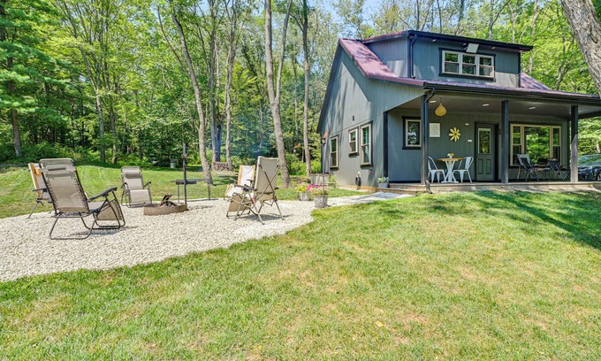Sugarcreek Cabine | Ohio Amish Country Getaway: Fish, Hike, Boat!