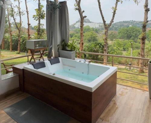 Denkanikota Maison | Ohstayz Pride Rock - Mountainview Jacuzzi Villa in Bangalore