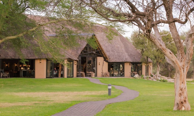 Windhoek Cabine | Okapuka Safari Lodge