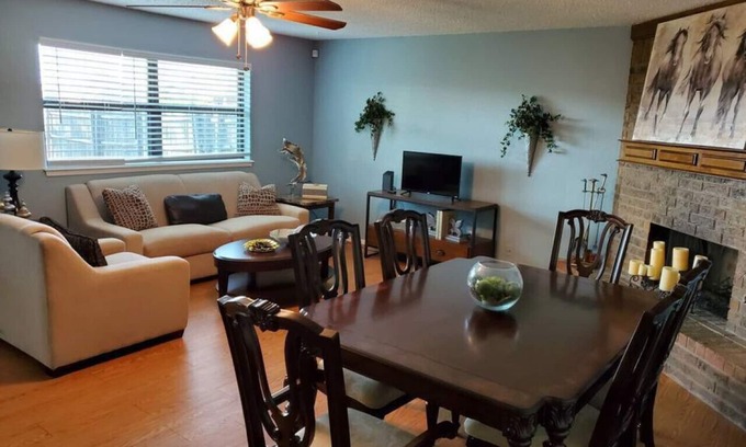 Oklahoma City Maison | OKC - Curtis · Self Check-in-King-Fast wifi-20min 2 anywhere
