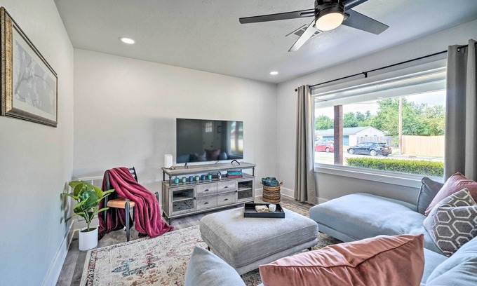 Central Oklahoma City Maison | OKC Home: Walk to Restaurants & Lake Hefner!