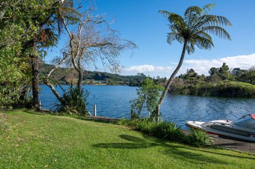 Okere Falls Maison | Okere Jetty Escape - Rotoiti Holiday Home
