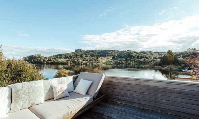 Okere Falls Maison | Okere Lake House - Lakefront with Private Jetty