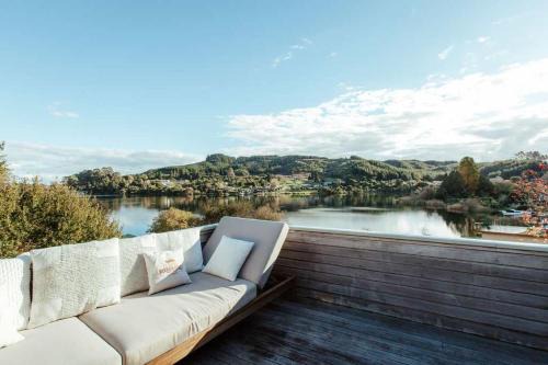 Okere Falls Maison | Okere Lake House - Lakefront with Private Jetty