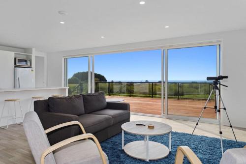 Te Kaha Maison | Okioki Te Kaha Holiday Home