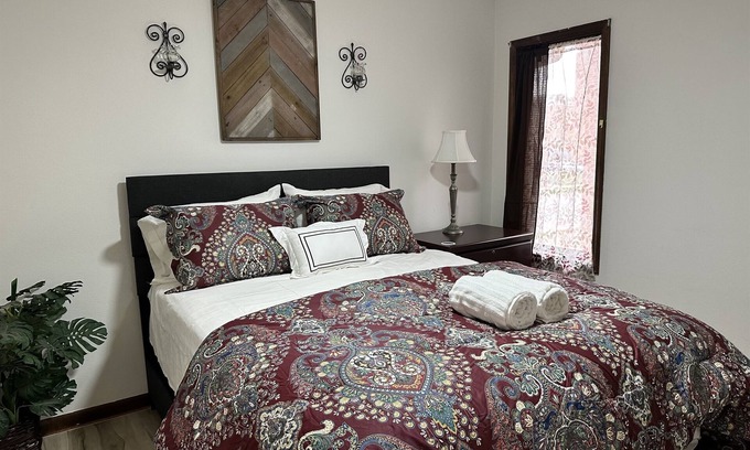 Springfield Appartement | Old Aristocracy Hill 1BR Quiet Apartment Downtown!