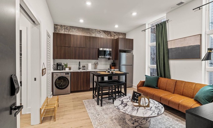 Old City Appartement | Old City-New Building Charm-Walk to Everything!