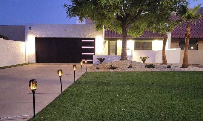 Thompson Falls Maison | Old downtown Litchfield Park walk to 5 restaurants/bars! Close to attractions