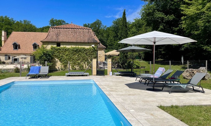 Lanquais Maison | Location d'une propriété périgourdine, au coeur de la forêt. Piscine et tennis