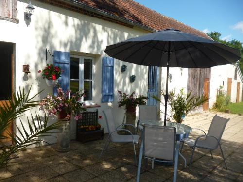 Chateaumeillant Appartement | Old French Country Cottage for 2 nature lovers paradise