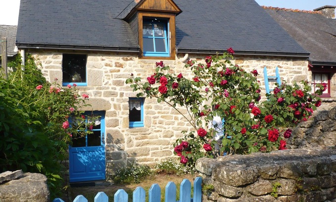 Ile-aux-Moines Maison | Petite maison ancienne aux volets bleus au coeur de l'Ile aux Moines