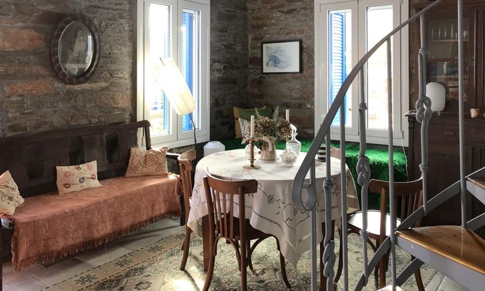 Ikaria Maison | Ancienne maison en pierre d'Ikarian en bord de mer, magnifiquement restaurée, avec toutes les commodités