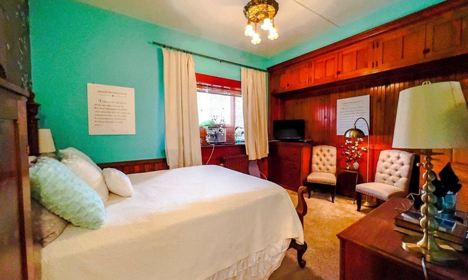 Olean Lit Et Petit-Déjeuner | Old Library Inn - Hemingway Room