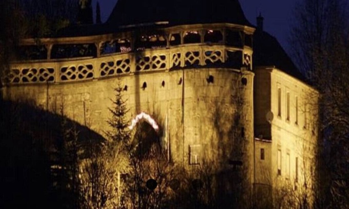 Kueps Autre | L'ancien rencontre le nouveau. Château rénové en Bavière.